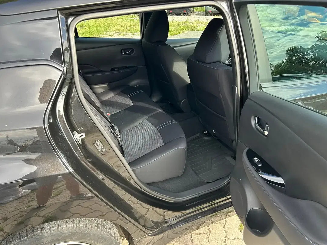 Nissan Leaf - Thumbnail 15