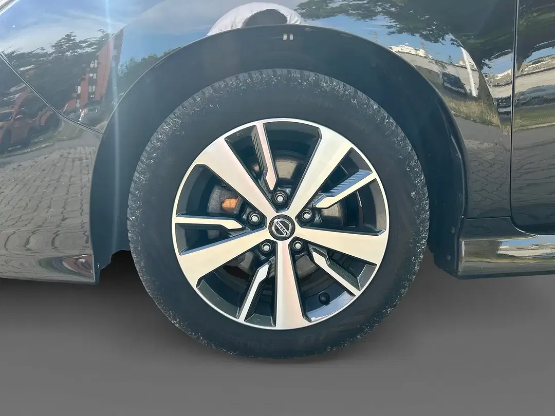Nissan Leaf - Thumbnail 9