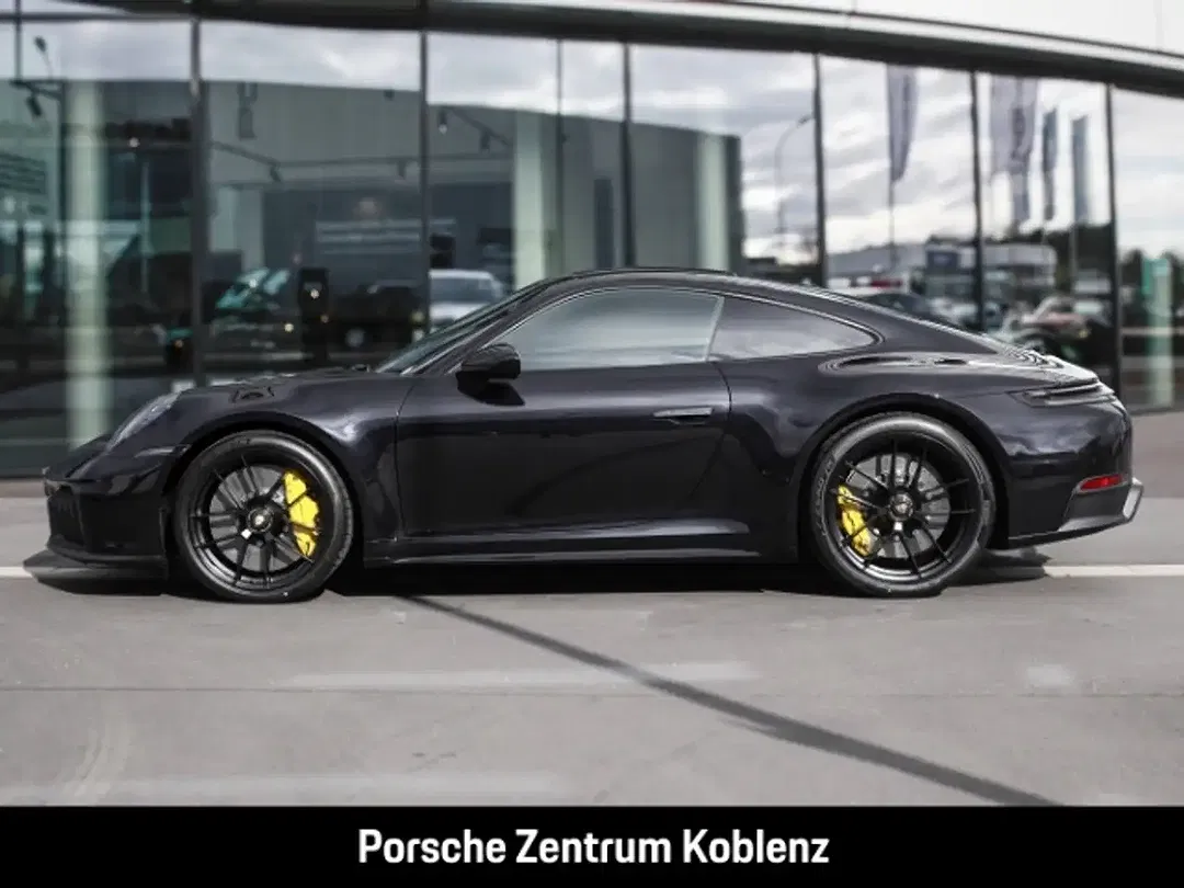 Porsche 992 - Thumbnail 2