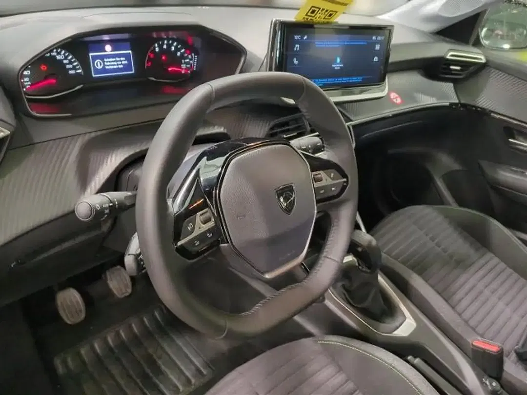 Peugeot 208 - Thumbnail 9