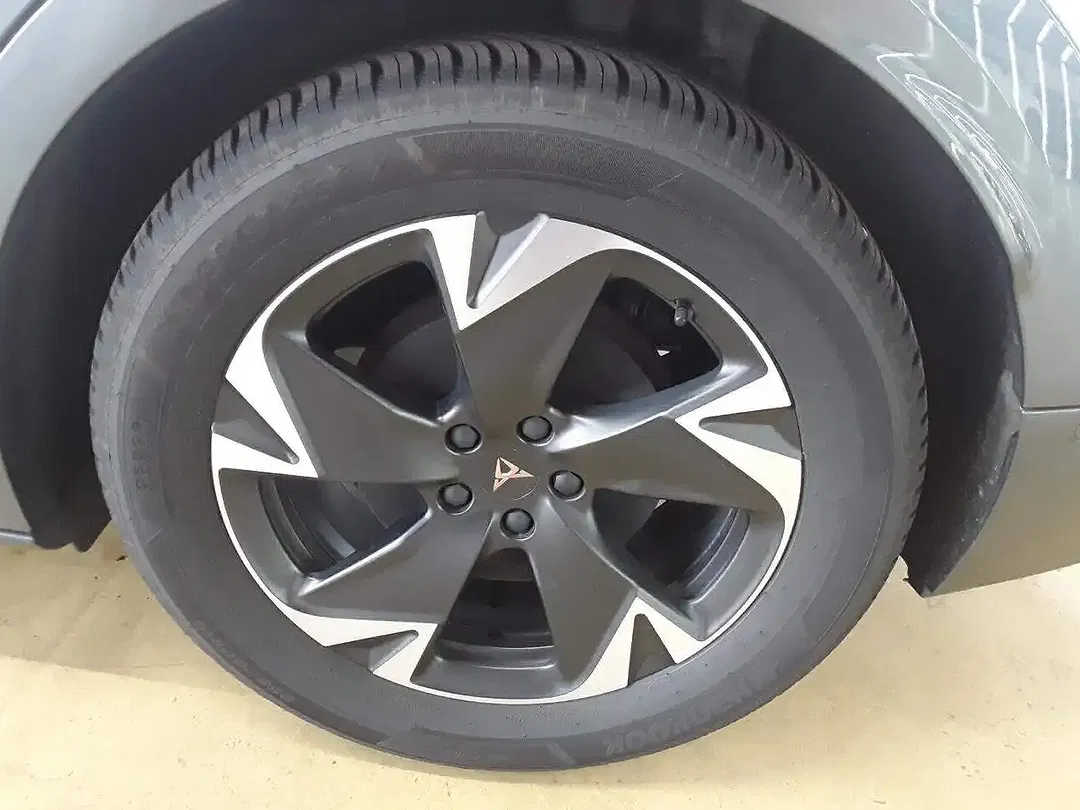 CUPRA Tavascan - Thumbnail 6
