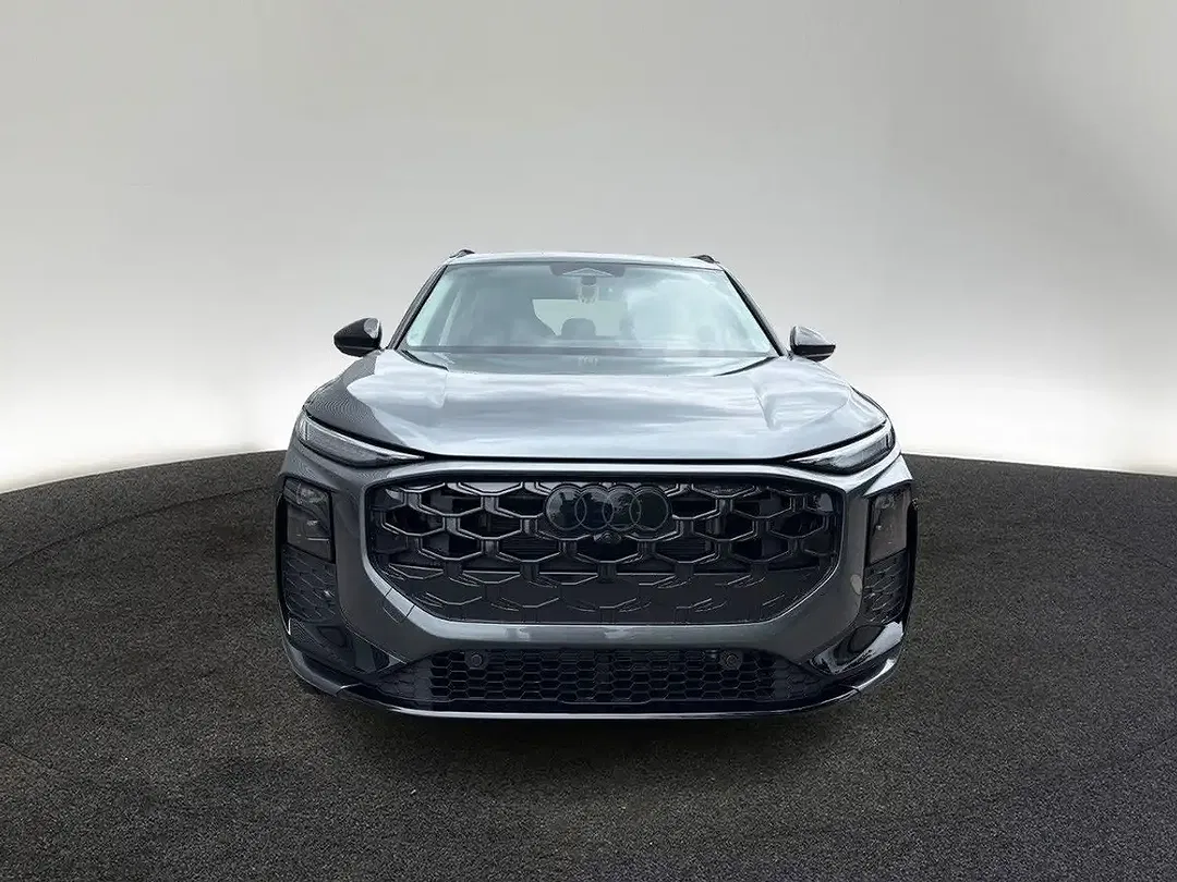 Audi Q3 - Thumbnail 1