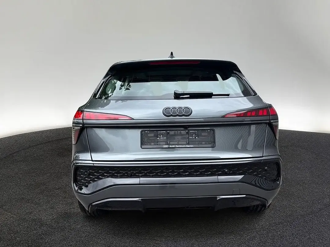 Audi Q3 - Thumbnail 3