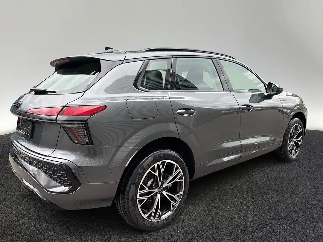 Audi Q3 - Thumbnail 4