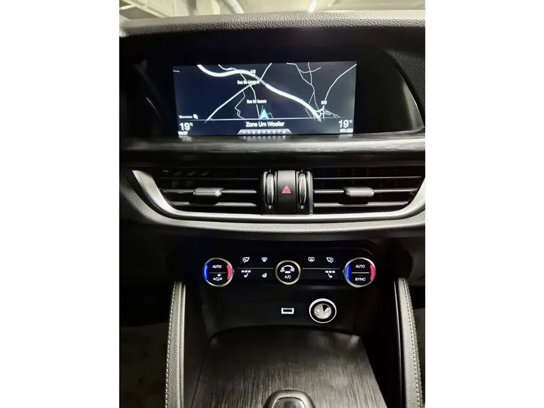 Alfa Romeo Stelvio - Thumbnail 8