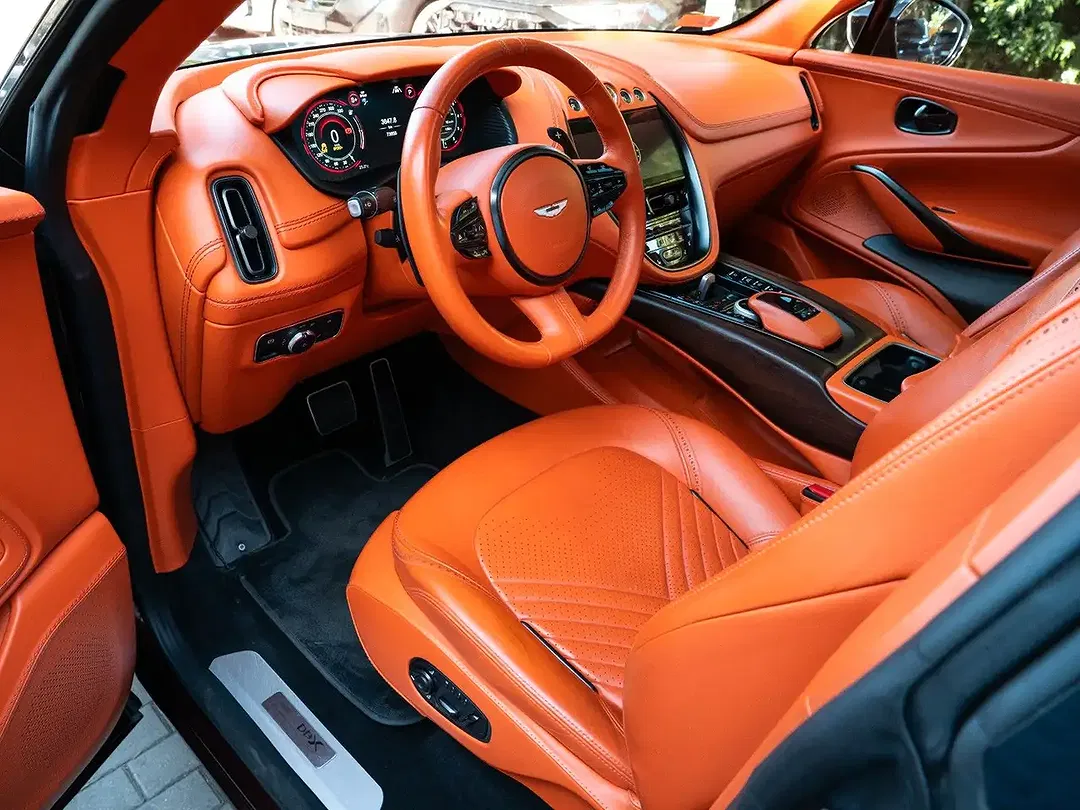 Aston Martin DBX - Thumbnail 10
