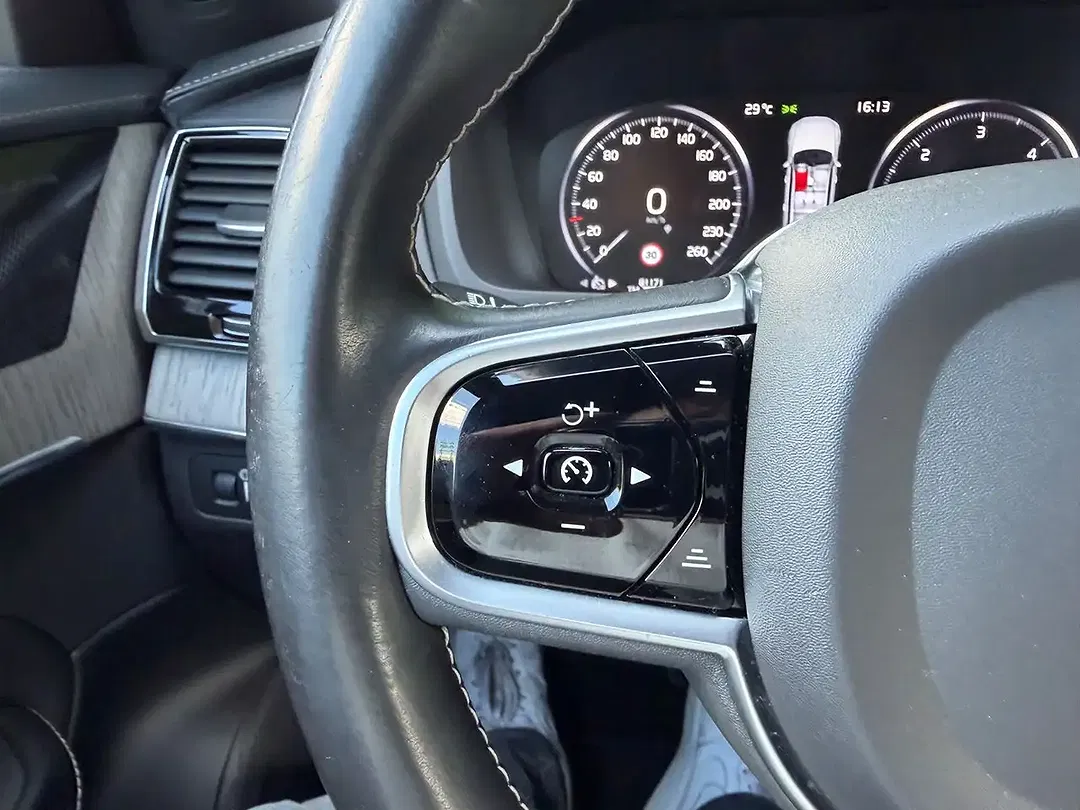 Volvo XC90 - Thumbnail 27