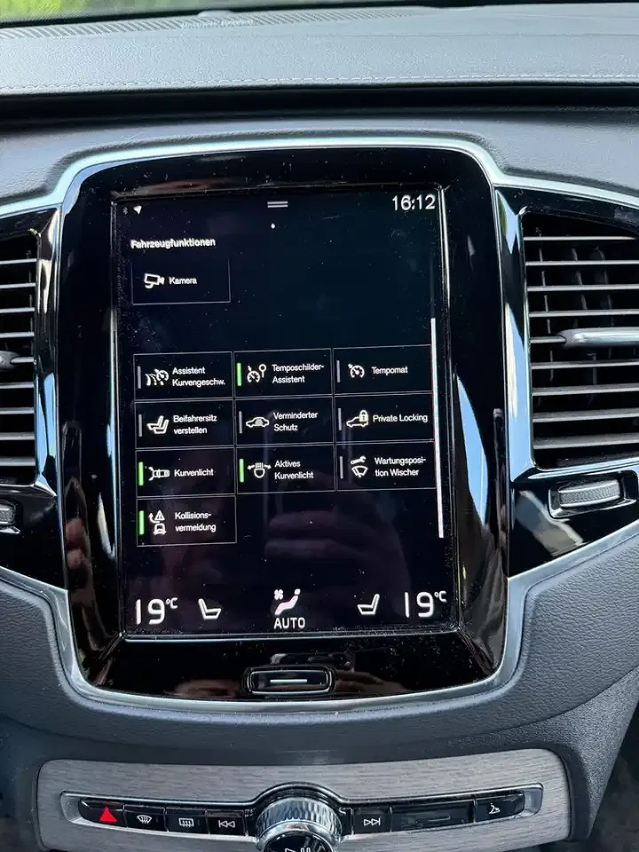 Volvo XC90 - Thumbnail 30