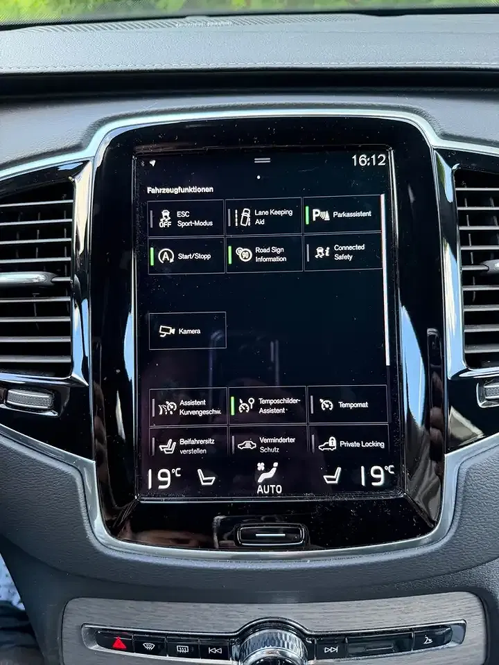 Volvo XC90 - Thumbnail 31