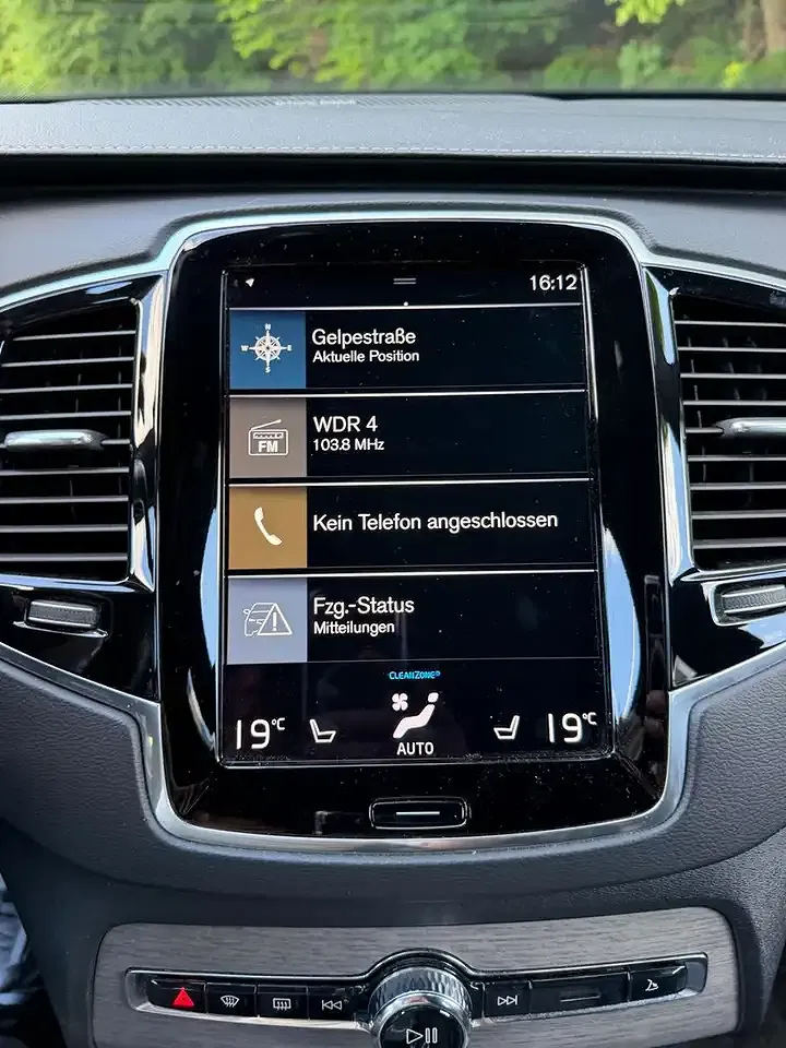 Volvo XC90 - Thumbnail 32