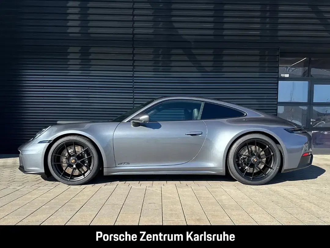 Porsche 992 - Thumbnail 2