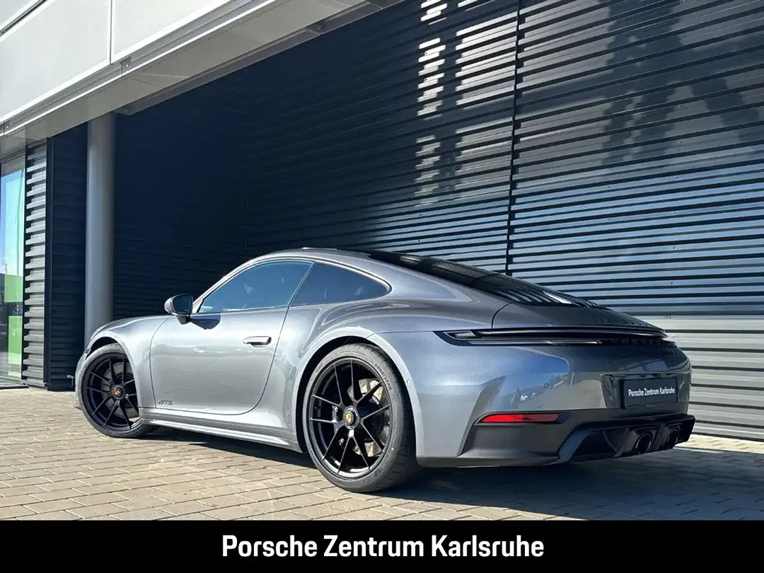 Porsche 992 - Thumbnail 3