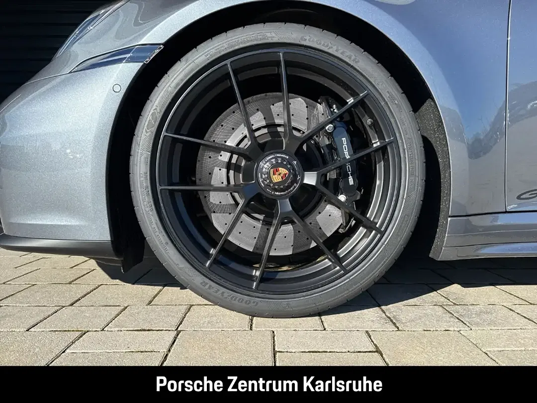 Porsche 992 - Thumbnail 6