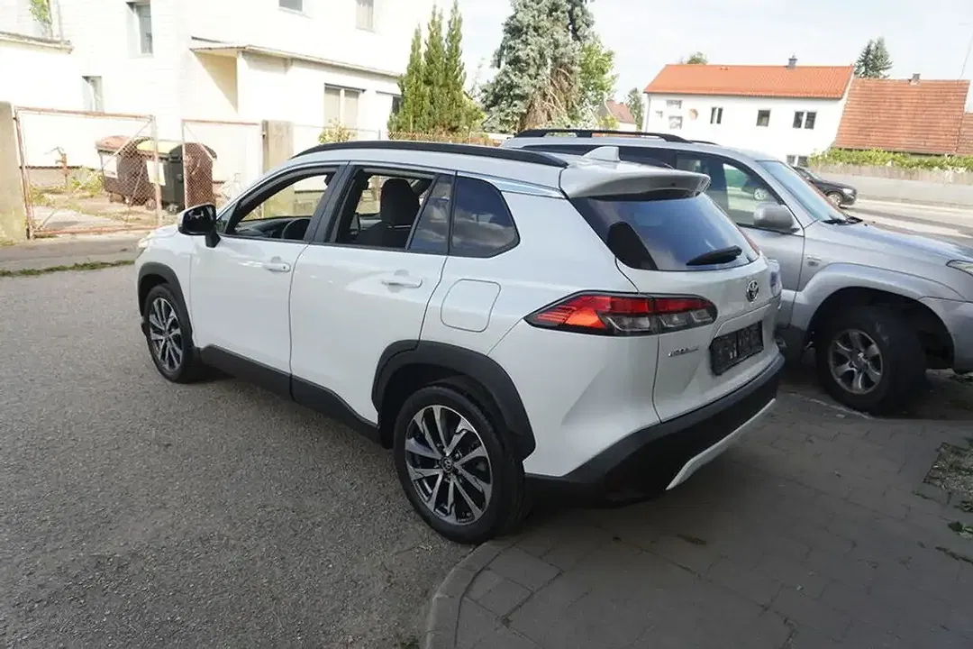Toyota Corolla Cross - Thumbnail 3