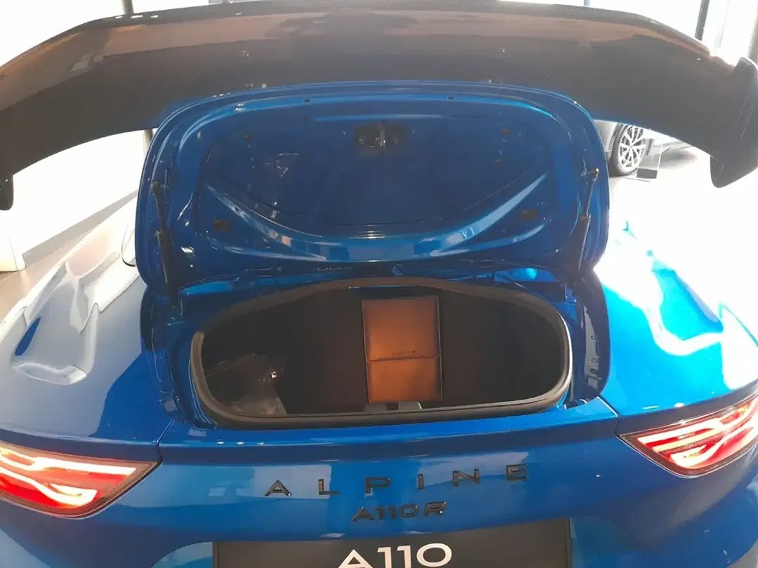 Alpine A110 - Thumbnail 7