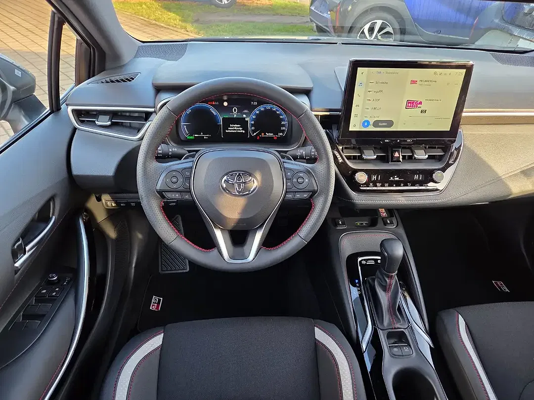 Toyota Corolla - Thumbnail 7