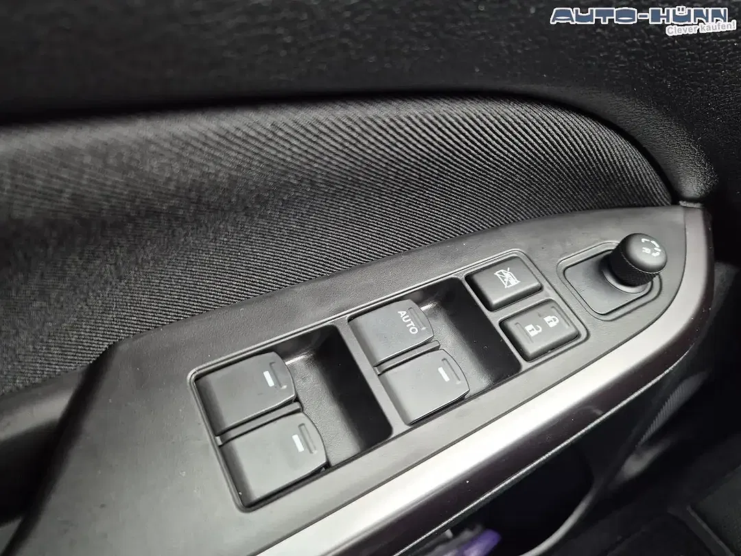 Suzuki Vitara - Thumbnail 13