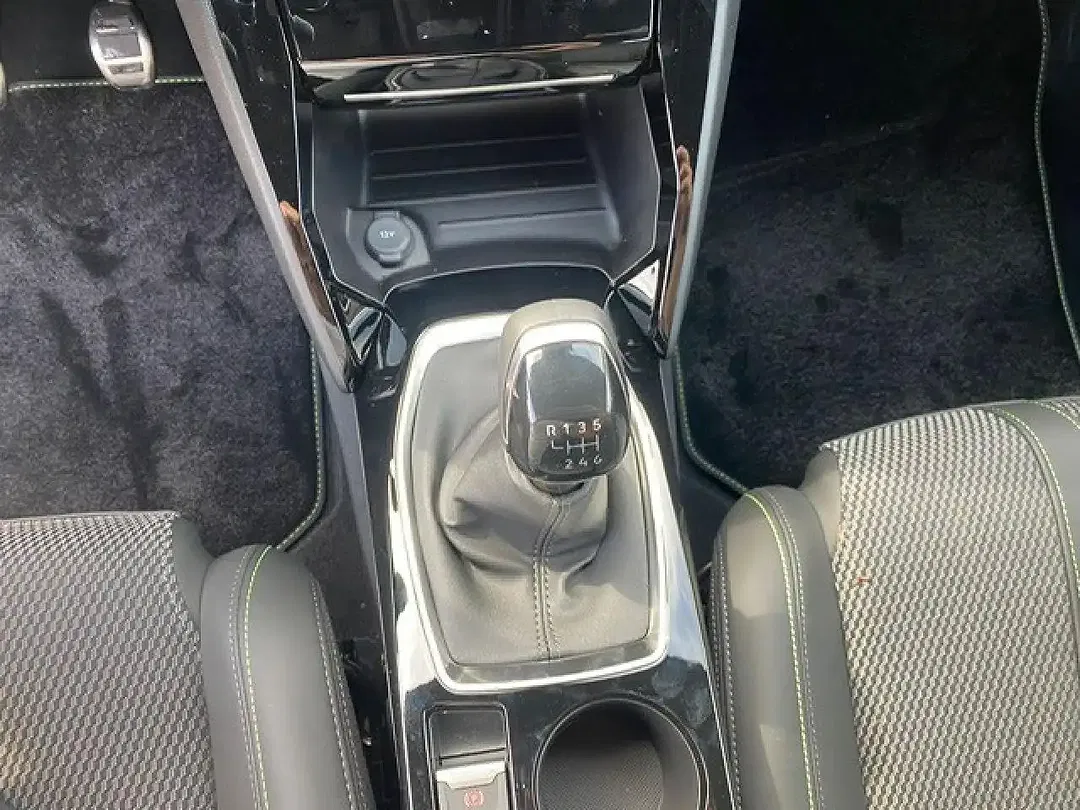 Peugeot 208 - Thumbnail 12