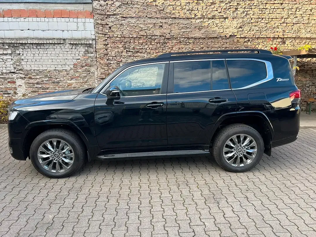 Toyota Land Cruiser - Thumbnail 5