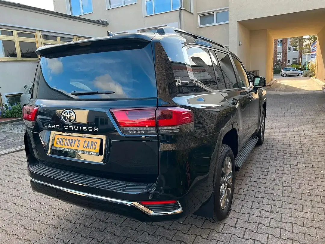Toyota Land Cruiser - Thumbnail 7