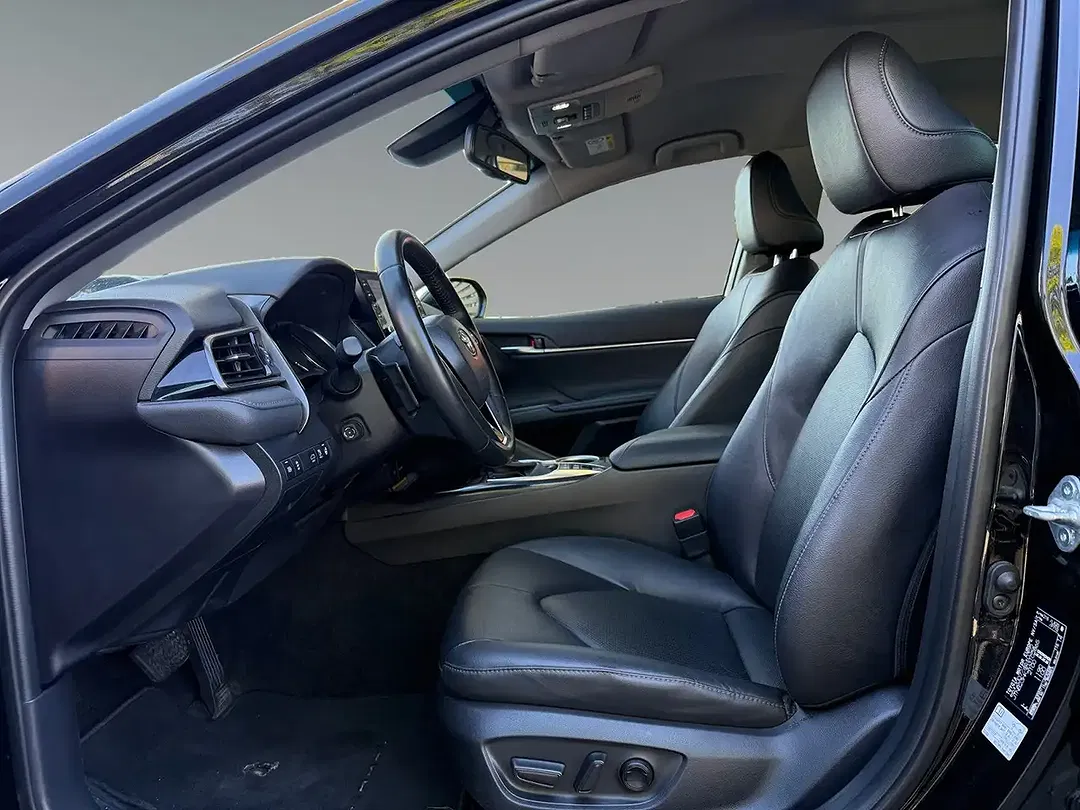 Toyota Camry - Thumbnail 10