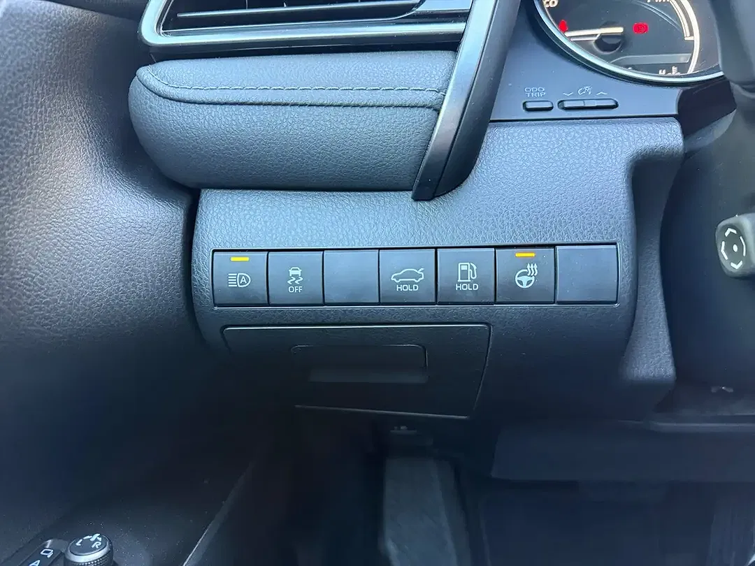Toyota Camry - Thumbnail 19