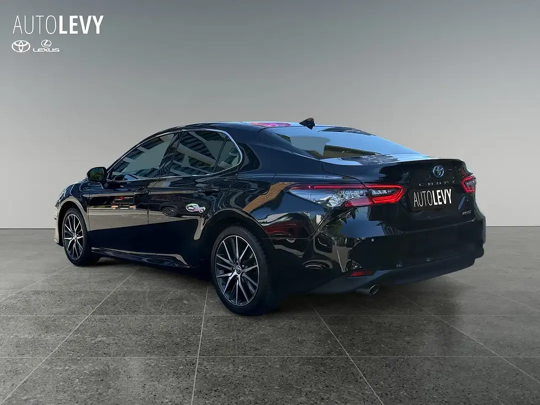 Toyota Camry - Thumbnail 4