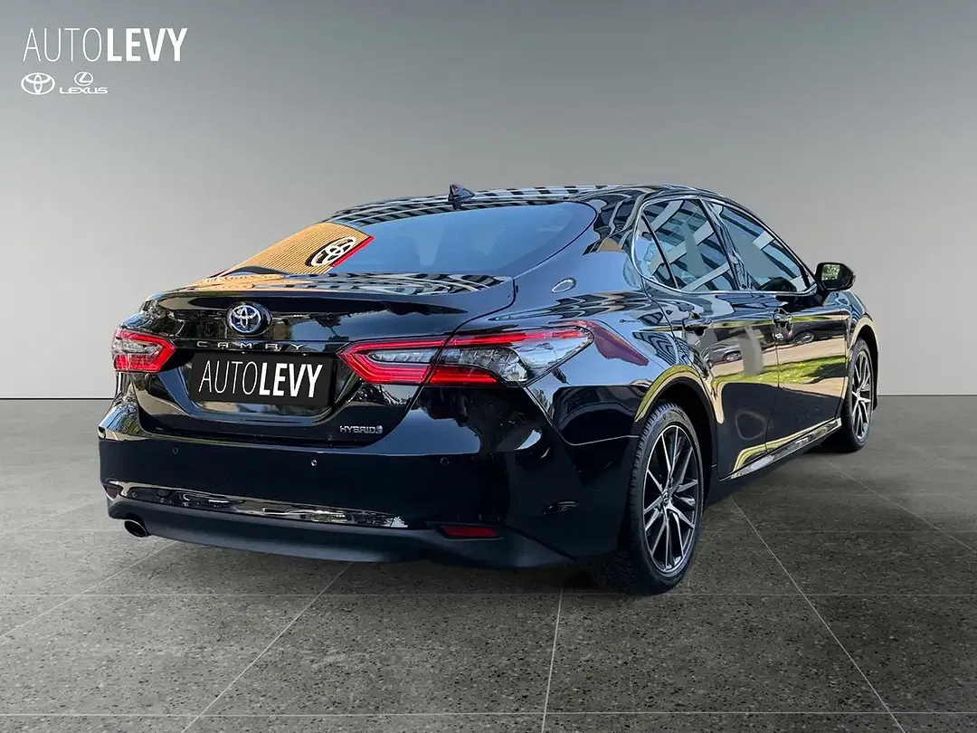 Toyota Camry - Thumbnail 6