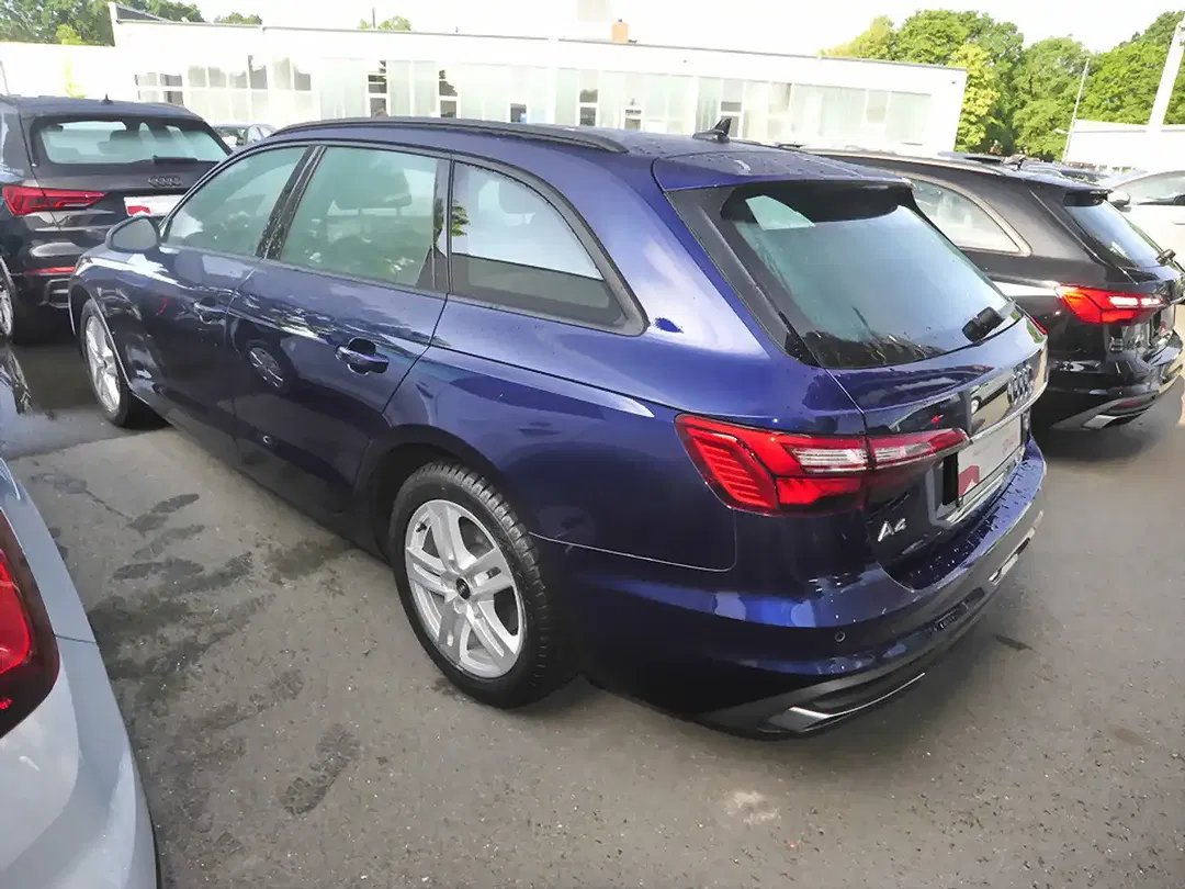 Audi A4 - Thumbnail 3