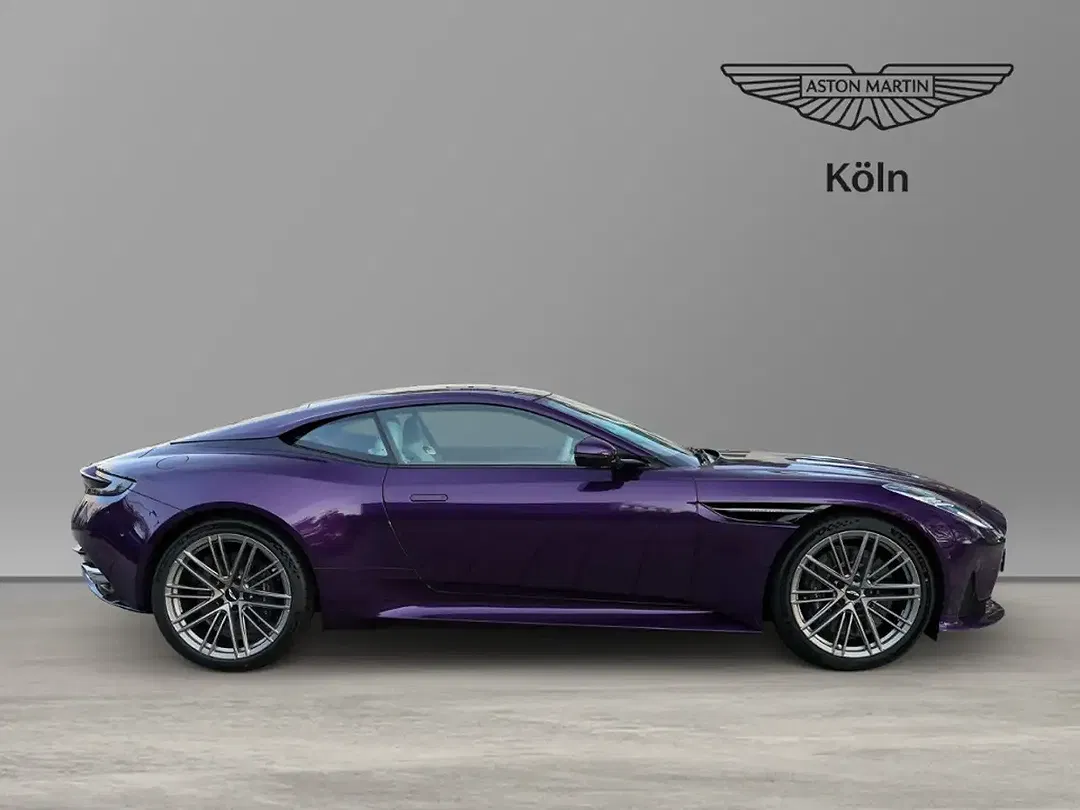 Aston Martin DB12 - Thumbnail 3