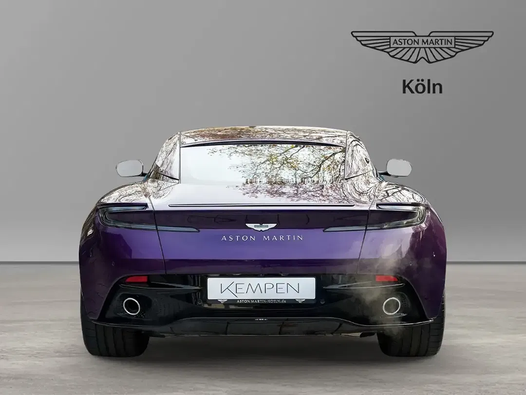 Aston Martin DB12 - Thumbnail 5