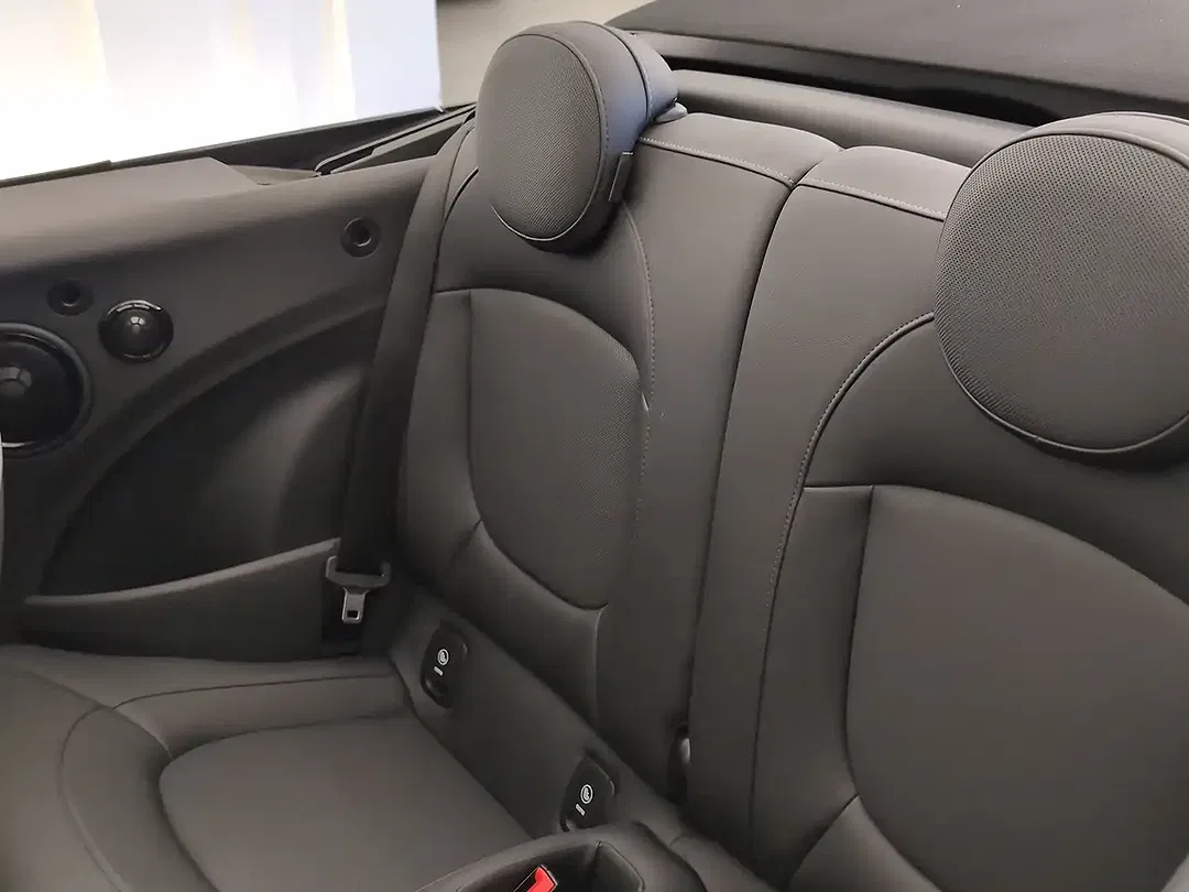 MINI Cooper Cabrio - Thumbnail 3