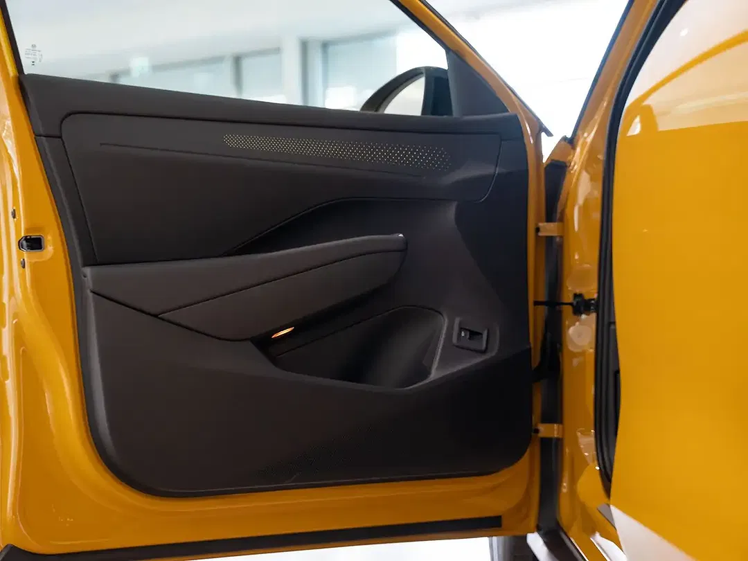 Volkswagen T-Roc - Thumbnail 18