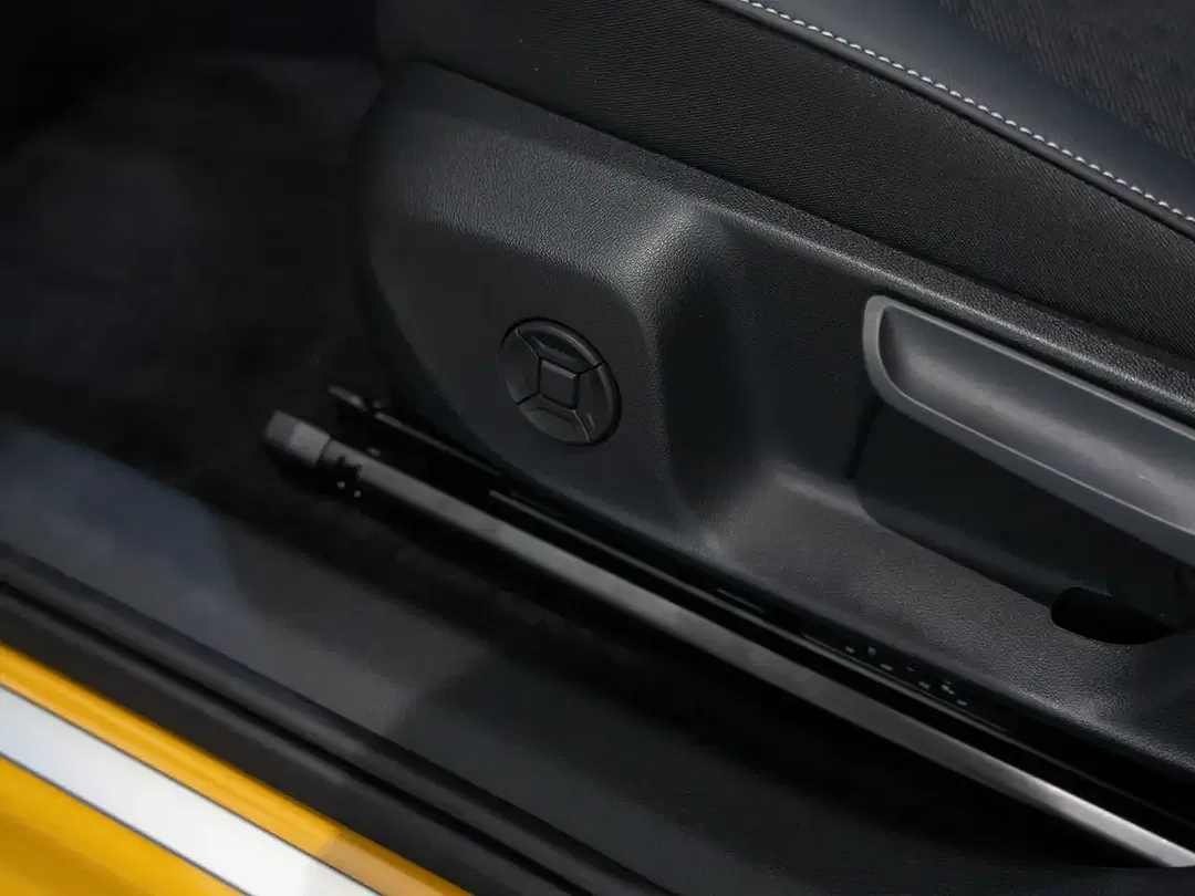 Volkswagen T-Roc - Thumbnail 23