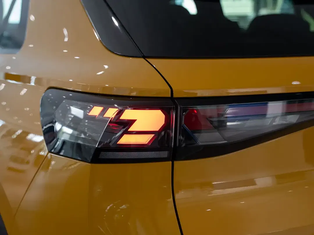 Volkswagen T-Roc - Thumbnail 7