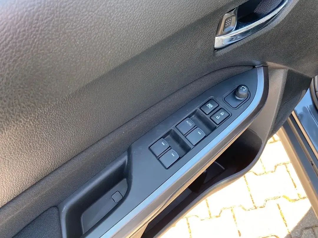 Suzuki Vitara - Thumbnail 5