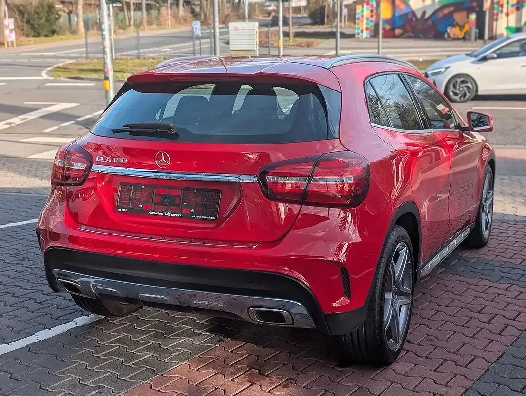 Mercedes-Benz GLA 180 - Thumbnail 10