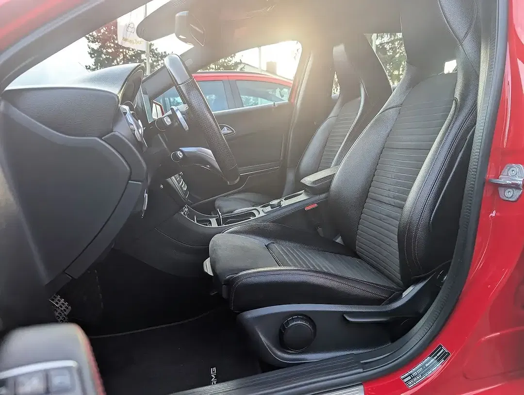 Mercedes-Benz GLA 180 - Thumbnail 13