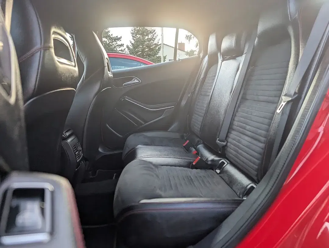 Mercedes-Benz GLA 180 - Thumbnail 14