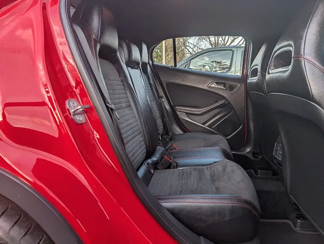 Mercedes-Benz GLA 180 - Thumbnail 16