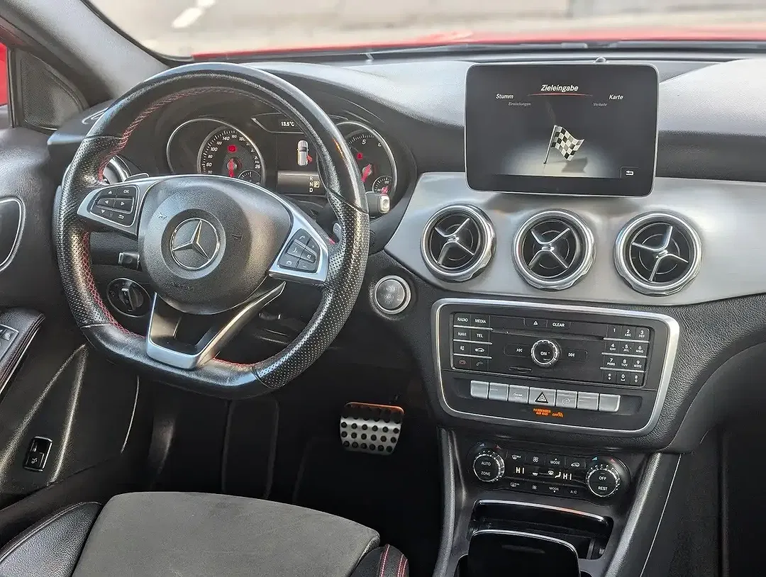 Mercedes-Benz GLA 180 - Thumbnail 17