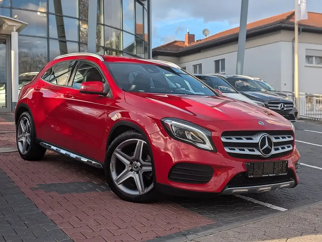 Mercedes-Benz GLA 180 - Thumbnail 2