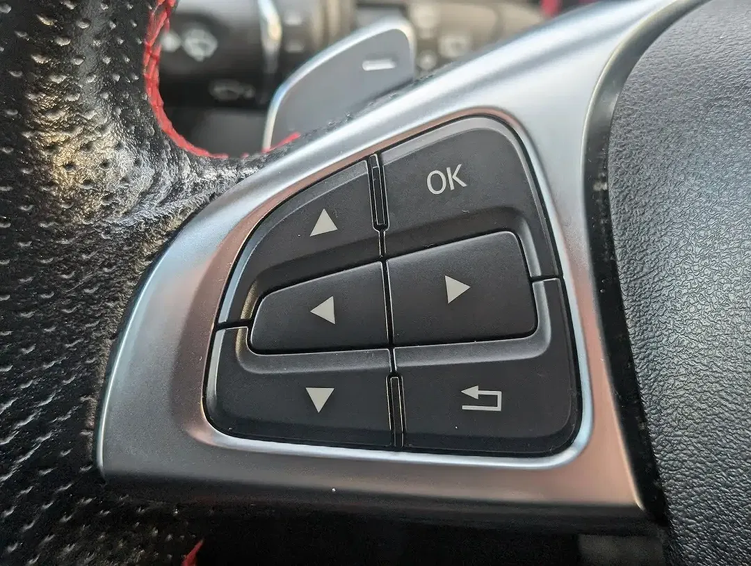 Mercedes-Benz GLA 180 - Thumbnail 21
