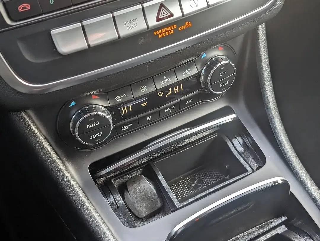 Mercedes-Benz GLA 180 - Thumbnail 25