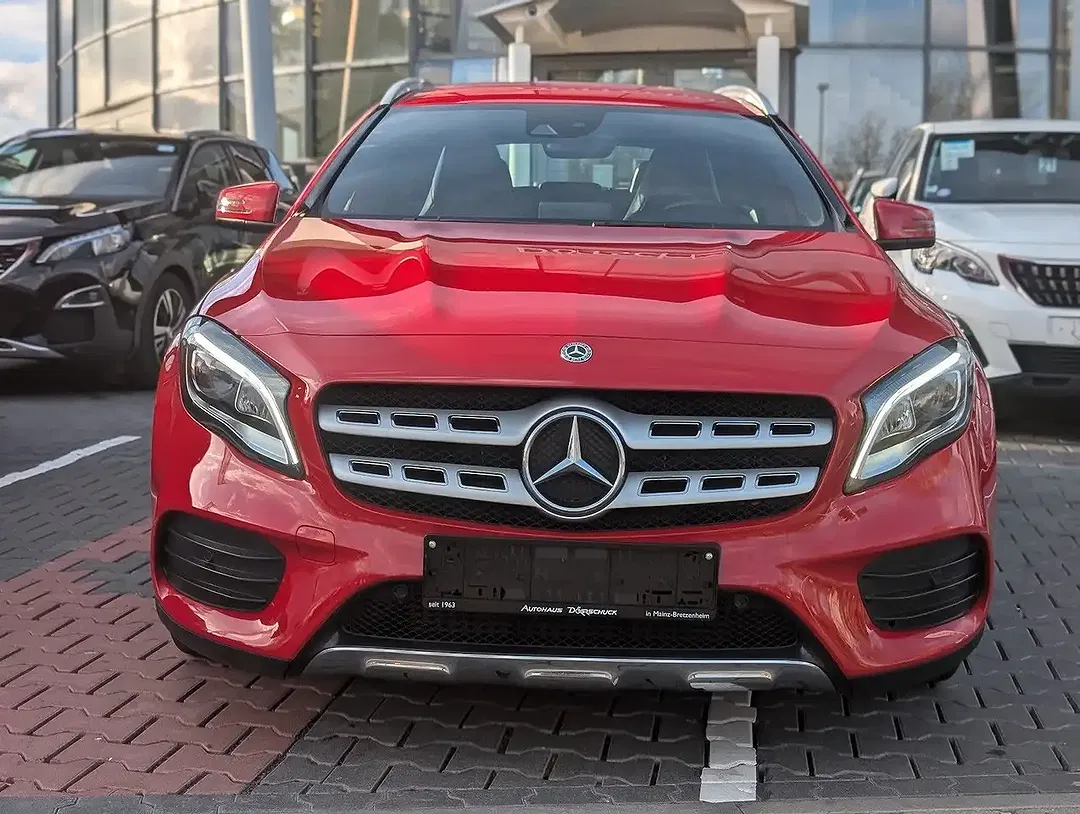 Mercedes-Benz GLA 180 - Thumbnail 3