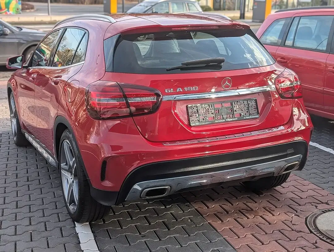 Mercedes-Benz GLA 180 - Thumbnail 8