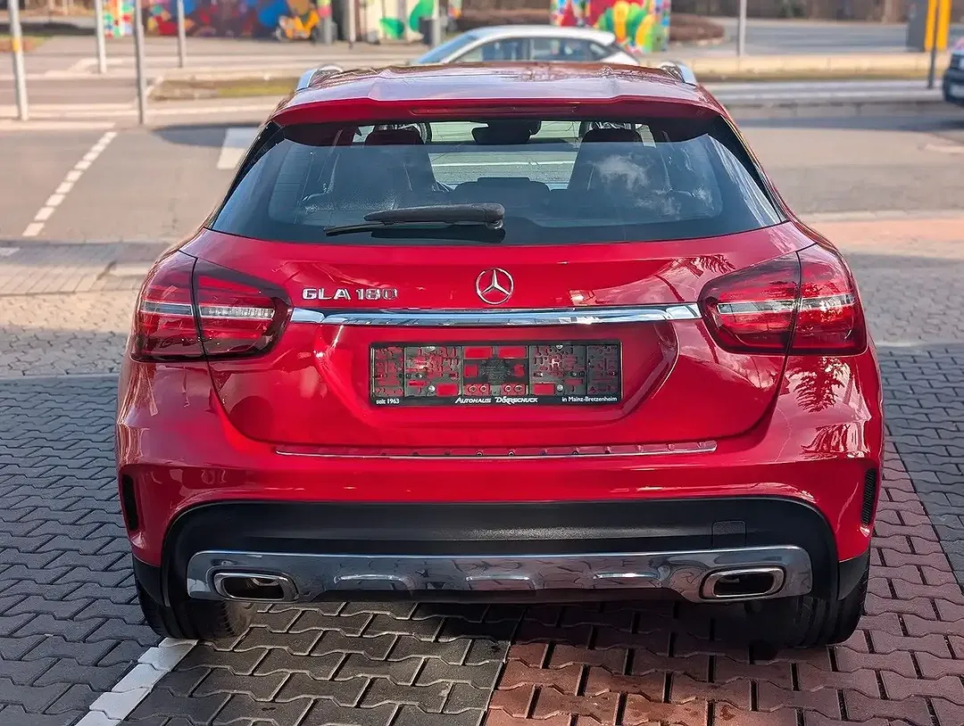 Mercedes-Benz GLA 180 - Thumbnail 9