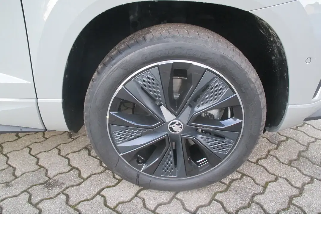 Skoda Karoq - Thumbnail 4