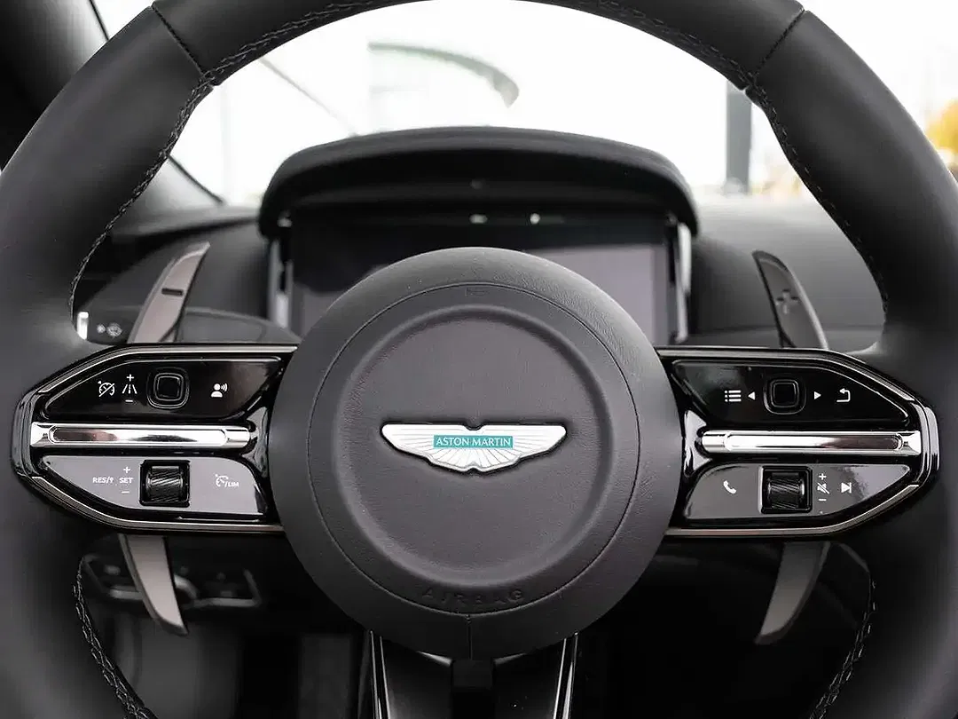 Aston Martin DB12 - Thumbnail 11