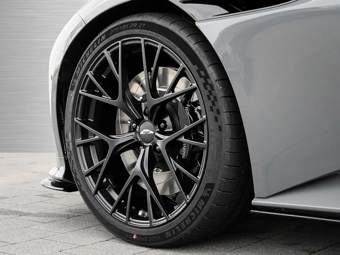 Aston Martin DB12 - Thumbnail 16
